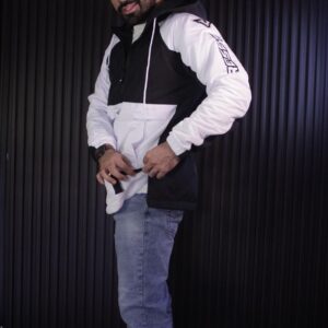 Chaqueta azul semi-impermeable