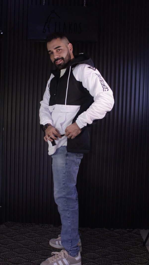 Chaqueta azul semi-impermeable